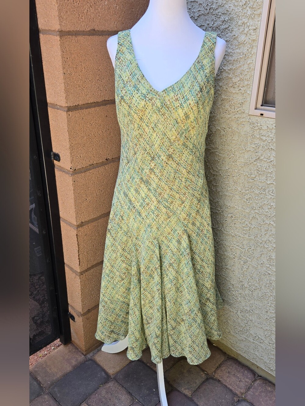 Jones New York Yellow-Green V-Neck Midi Dress